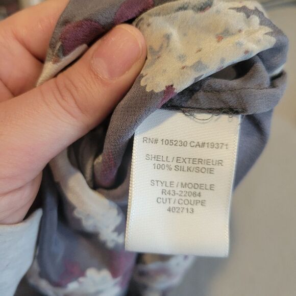 Joie Montreal Grey Floral Silk Blouse Size Medium - Picture 7 of 8